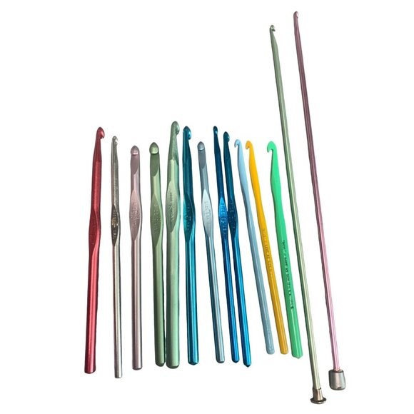 Boye Other Lot Of 4 Boye Crochet Hooks Assorted Sizes Colors Poshmark
